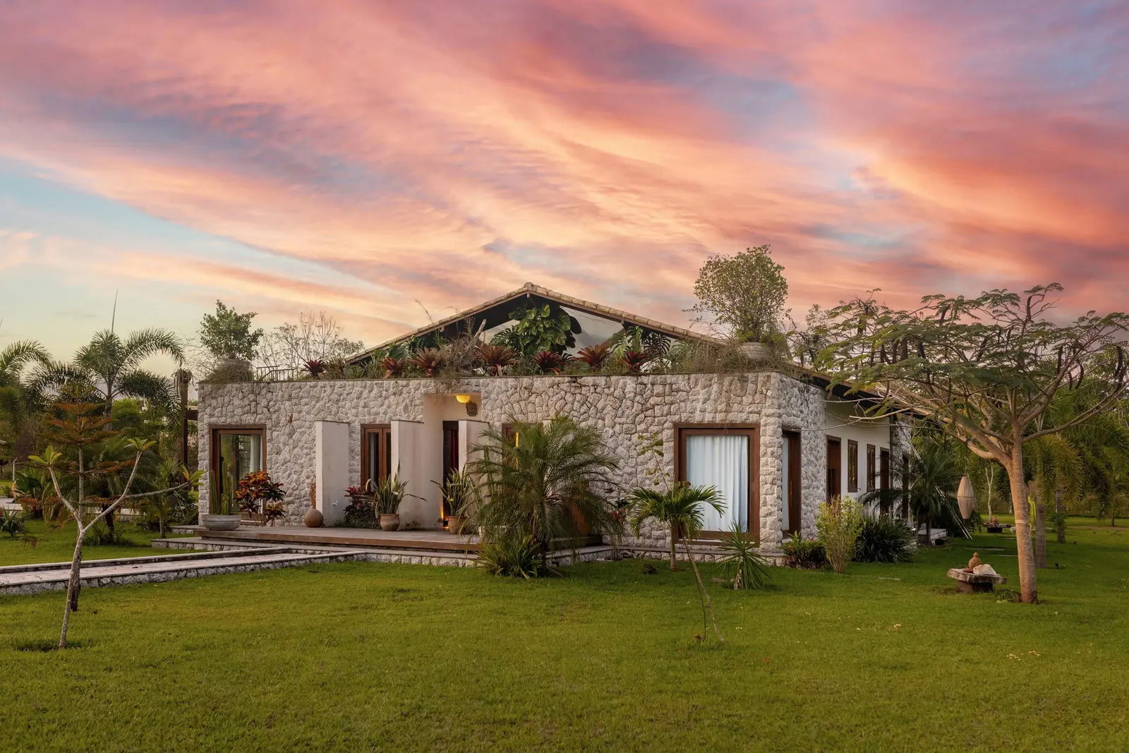 Olive Grove Courtyard House — project photograph